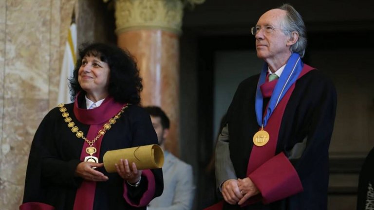 Писателят Иън Макюън е удостоен с почетното звание "доктор хонорис кауза"
