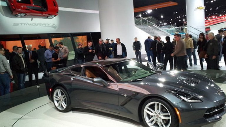 Chevrolet Corvette C7
Освен външния му вид, най-впечатляващото нещо в този автомобил е 6.2-литровият V8 LT1 двигател. Моделите са с 6-скоростна автоматична скоростна кутия и 7-скоростна ръчна.