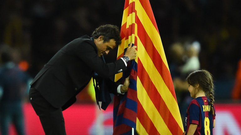 Луис Енрике направи требъл в първия си сезон в Барселона и заби каталунското знаме в центъра на терена след финала.