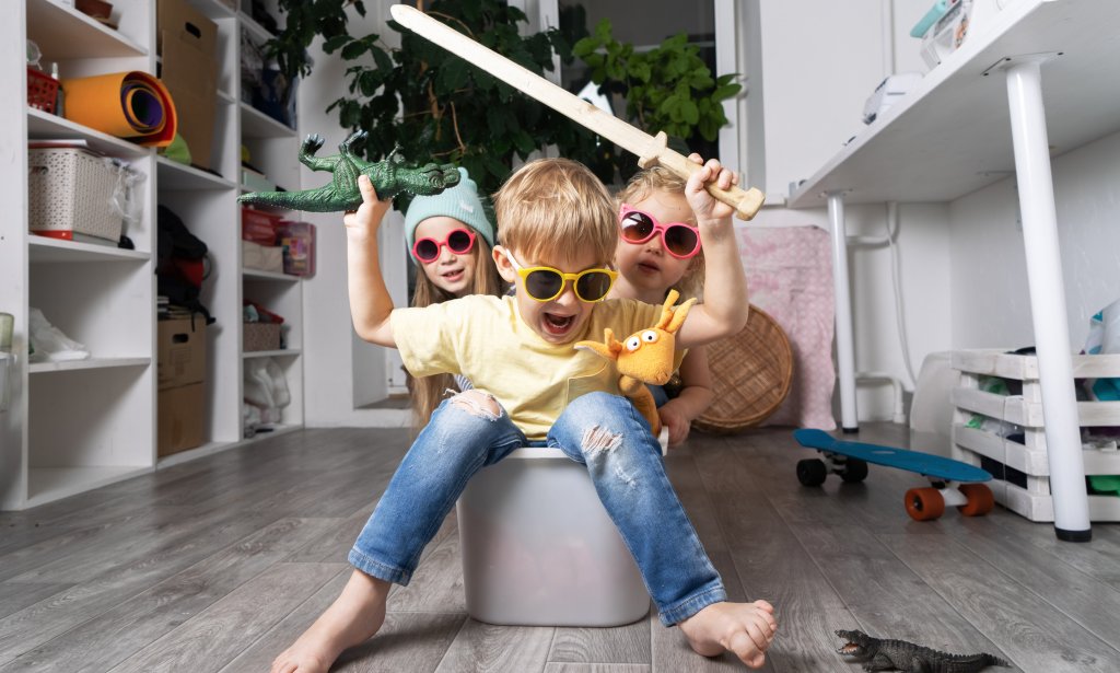 възрастова разлика между децата, деца, игра, братя и сестри