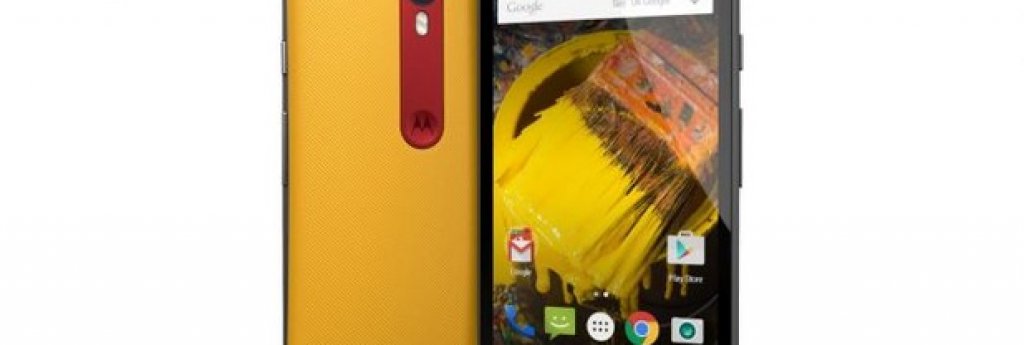 4. Moto G (2015)
Но нима това е Moto G, който не е най-горе в бюджетната класация? Очите ви не са ви излъгали - всемогъщият Moto G е избутан до четвърта позиция, макар че продължава да бъде един отличен телефон.
5-инчовият дисплей е добър, макар и отново само с 720p резолюция, четириядреният процесор се адаптира добре при изпълнението на повечето задачи, а софтуерът може да бъде ъпгрейднат до Android 6.0.
Този път идва и поддръжка на 4G, но все още не разполага с NFC. Въпреки това телефонът е доста добър, а и доста скоро ще можем отново да видим Moto на върха на списъка, ако съдим по слуховете около новата генерация от G серията.
Предимства: 
+ Водоустойчивост
+ Чудесна производителност
Недостатъци:
- Неособено добър дизайн
- По-скъп от предишния телефон в серията си, когато излезе на пазара