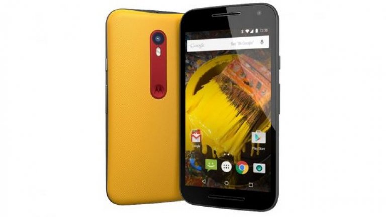4. Moto G (2015)
Но нима това е Moto G, който не е най-горе в бюджетната класация? Очите ви не са ви излъгали - всемогъщият Moto G е избутан до четвърта позиция, макар че продължава да бъде един отличен телефон.
5-инчовият дисплей е добър, макар и отново само с 720p резолюция, четириядреният процесор се адаптира добре при изпълнението на повечето задачи, а софтуерът може да бъде ъпгрейднат до Android 6.0.
Този път идва и поддръжка на 4G, но все още не разполага с NFC. Въпреки това телефонът е доста добър, а и доста скоро ще можем отново да видим Moto на върха на списъка, ако съдим по слуховете около новата генерация от G серията.
Предимства: 
+ Водоустойчивост
+ Чудесна производителност
Недостатъци:
- Неособено добър дизайн
- По-скъп от предишния телефон в серията си, когато излезе на пазара