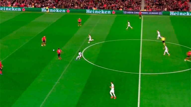 Всички забелязахме нетрадиционните вертикални линии