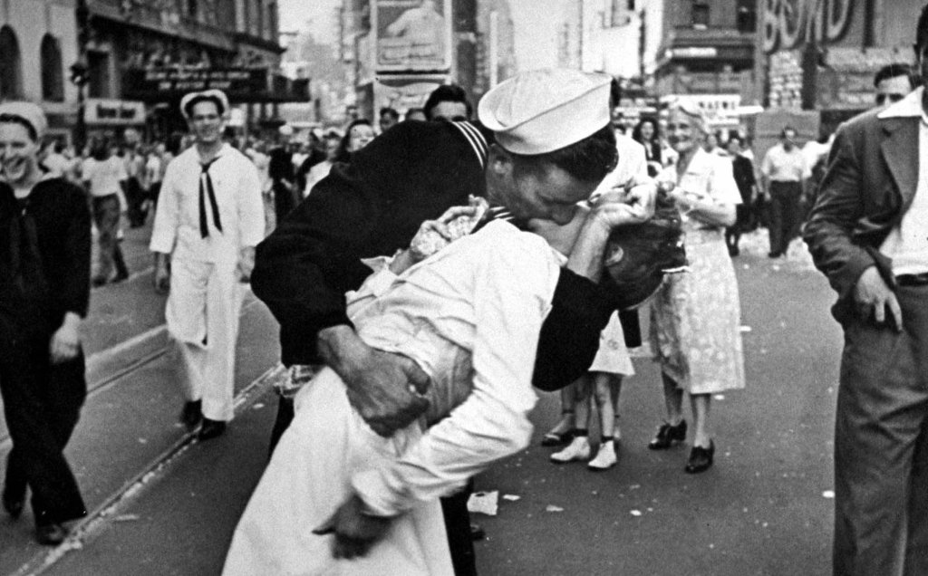 v-j-day-01