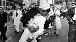 v-j-day-01