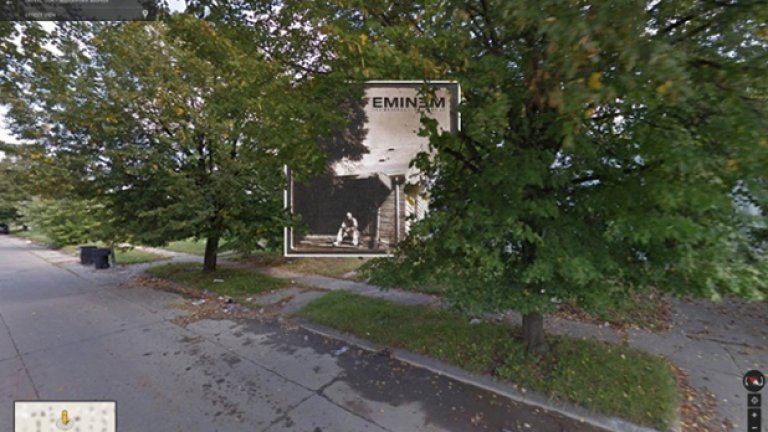 The Marshall Mathers LP на Eminem. Раперът седи пред дома, в който е израснал на улица Дрезден, северен Детройт, точно срещу "Осмата миля" – улицата, която се прочу покрай неговия едноименен филм – през 2000. Къщата бе разрушена миналата година след сериозни щети от пожар.