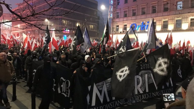 Критикуват управляващите в Полша за участи е в марш с неонацисти