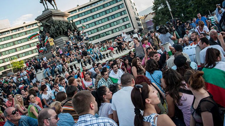 "Окупирай НДК!" заедно с #ДАНСwithme протестите