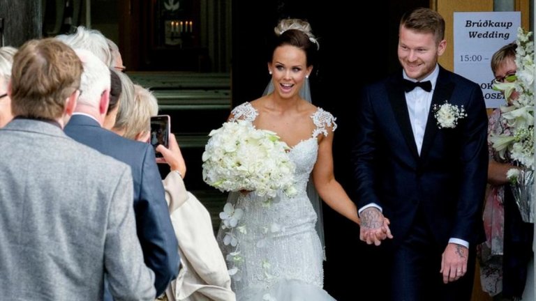 Крис Джей и Гунарсон сключиха брак след успеха на Исландия на Евро 2016 на бляскава церемония в Рейкявик