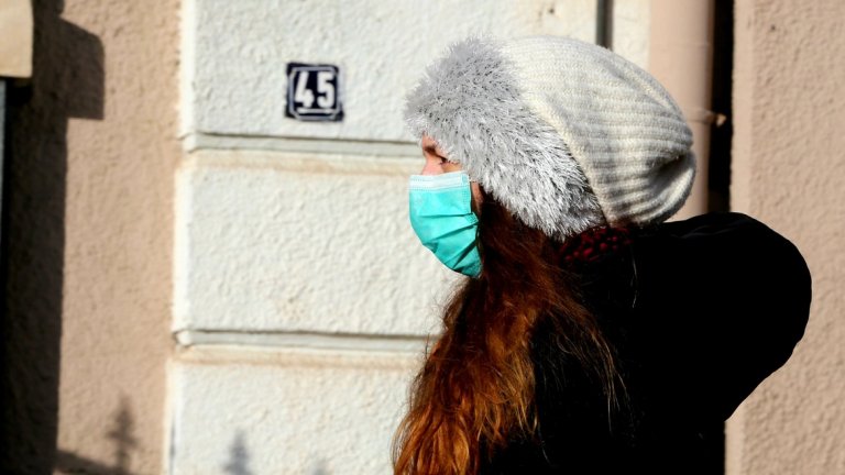 За маските, вирусите и паниката