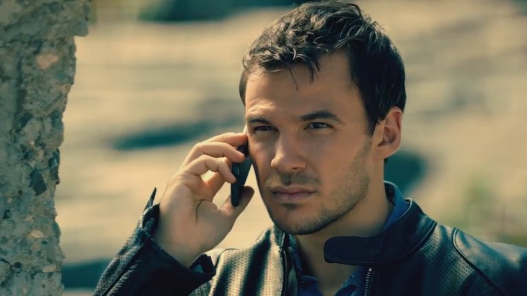 Как иначе можем да си обясним, че след случая с Дебора БНТ пуска "Под прикритие"?