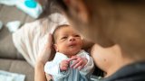 Освен, че е забавно: още причини да пеем на бебето