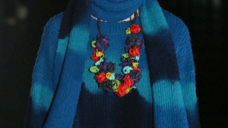 Мозаечно синьо (Mosaic Blue) 
Този нюанс на синьото излъчва изтънченост и класа. Освен това се съчетава лесно с по-ярките пролетни цветове. 
Модел от мъжката колекция на Palm Angel, представена в Милано на Седмицата на модата през юни 2019 г.