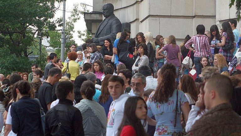 Студентите протестираха за намалени субсидии за ВУЗ-ове, но не и заради реда - или по-скоро липсата му, в Студентския град