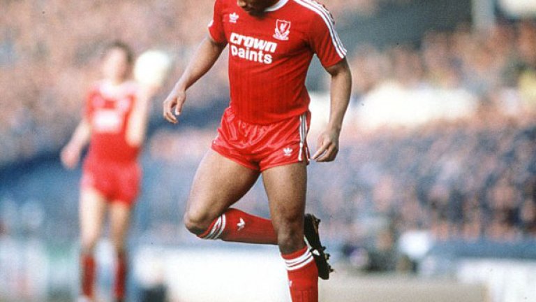 Джон Барнс е един от легендарните английски играчи от 80-те и 90-те години, два пъти избиран за футболист на годината. Но далеч преди да е мегазвезда в Ливърпул, крилото е привлечен в Уотфорд от Съдбъри Корт за 11 футболни екипа.
