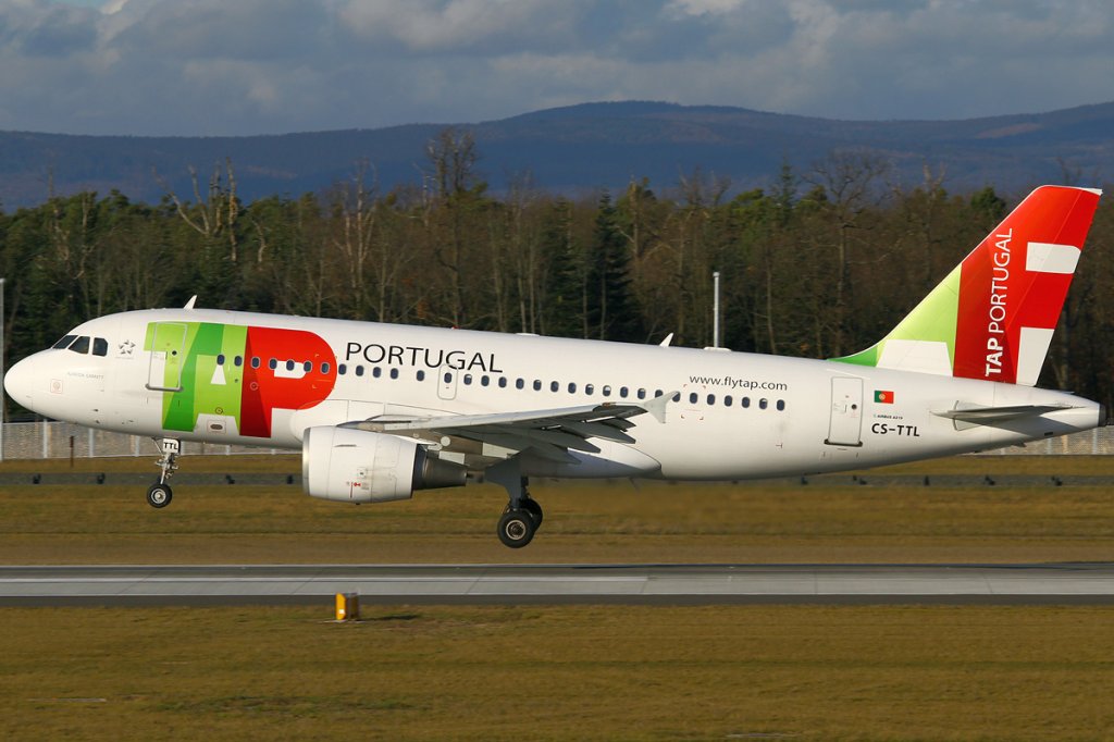 TAP_Portugal_A319-100_CS-TTL_FRA_2011-12-10