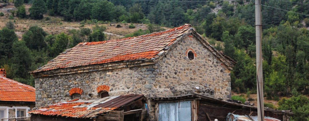 Каменната църква в селото отдавна не се използва