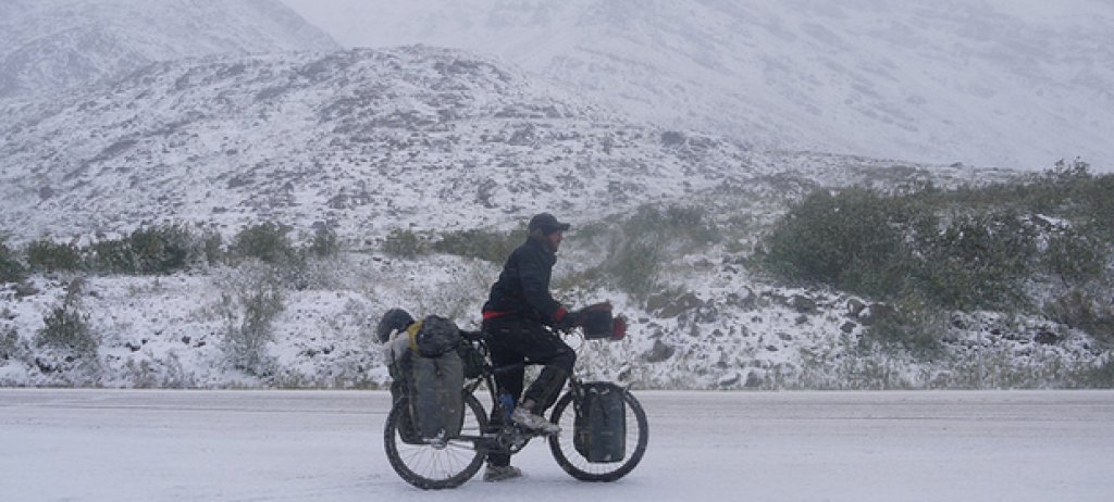 Стивън е преживявал и екстремни промени в климата, включително и зимно пътуване през най-големия студ в Монголия.
