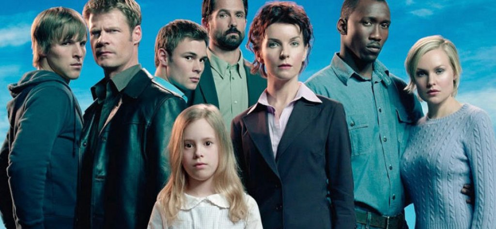 4400
В продължение на над половин век хора мистериозно изчезват от лицето на Земята, без да има каквато и да е следа от тях. Изведнъж, в началото на сегашния век, всички тези изчезнали общо 4400 души се появяват обратно, без да имат какъвто и да е спомен за случилото се, като никой от тях не е остарял и с ден. Няколко агенти от американското правителство започват да се грижат за тях и да ги следят, докато в един момент част от завърналите се не започват да развиват суперсили, а един от тях не започва да се възприема като нов месия.