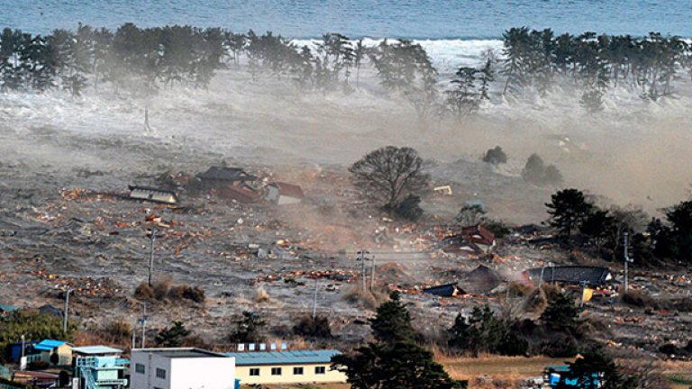 По данни на агенция Bloomberg щетите от земетресението и предизвиканите от него вълни цунами се оценяват на 309 млрд. долара...