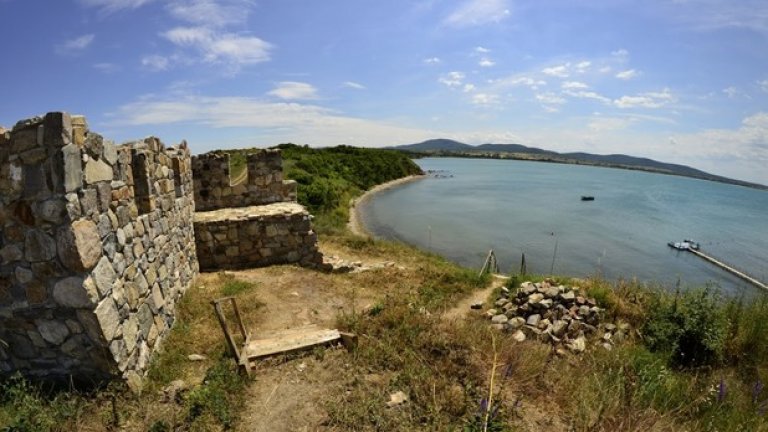 Крепостта Акра е съществувала между 491 г. и 586 г. В най-тясната