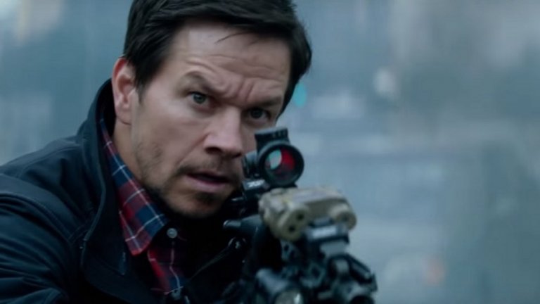 Mile 22
Този филм с Марк Уолбърк в главната роля е типичен шпионски трилър, в който боят, преследванията и взривовете заемат значителна част от сюжета. Иначе Уолбърк е начело на елитен отряд от войници, които извършват секретни операции. Една от тях е да възвърнат контрола върху опасен радиоактивен изотоп. А на помощ им е чуждестранен шпионин, който се предава на властите. Ако сте фенове на праволинейния екшън в стил "делничен следобед по Diema" или на Джон Малкович, който очевидно ще играе ролята на могъщ злодей, Mile 22 може и да ви допадне. Иначе избягвайте.