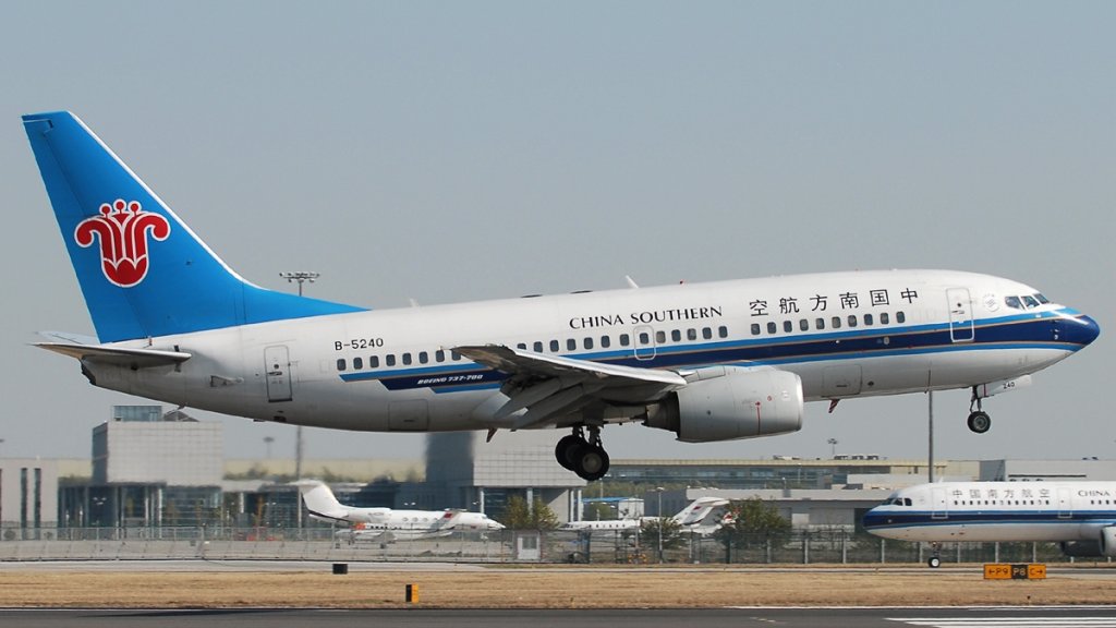 Boeing_737-71B,_China_Southern_Airlines_AN2244029