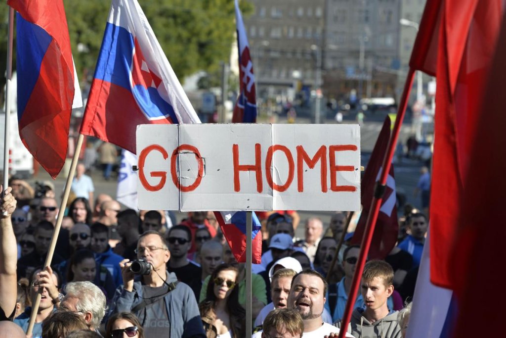 refugees-slovak-go-home