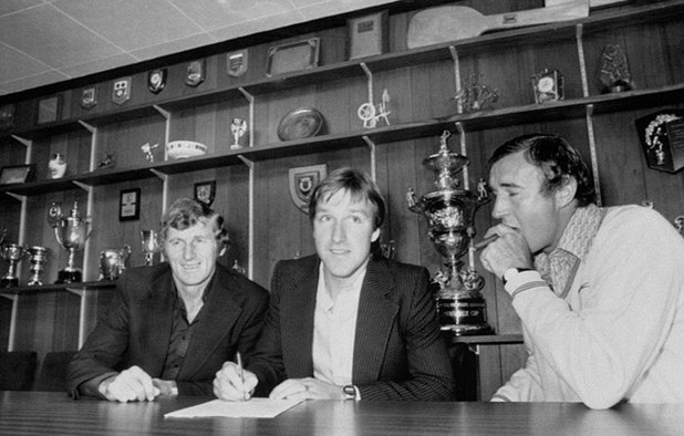 Първият по-скъп футболист от Тревър Франсис в британския футбол е Стив Дейли, който преминава от Уулвс в Манчестър Сити срещу 1.45 млн. паунда през септември 1979-а. Не му провървява много и записва само 48 мача за клуба, а през 1981-а преминава в Сиатъл Саундърс за петорно по-малка сума - 300 хил.
