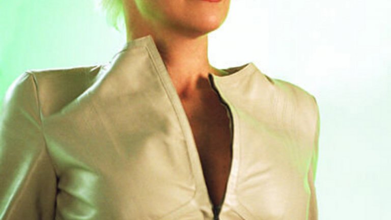 Шарън Стоун в "Жената котка" 
Трудно е да повярваме, че актрисата, изиграла роли като тези в "Първичен инстинкт" и "Казино", се е съгласила да участва в този филм. Всичко е него е под нивото й – сценарий, сюжет, специални ефекти, режисура. Въпреки видимите усилия да изиграе ролята си прилично и достоверно, тя си остава истинска обида за Шарън Стоун.