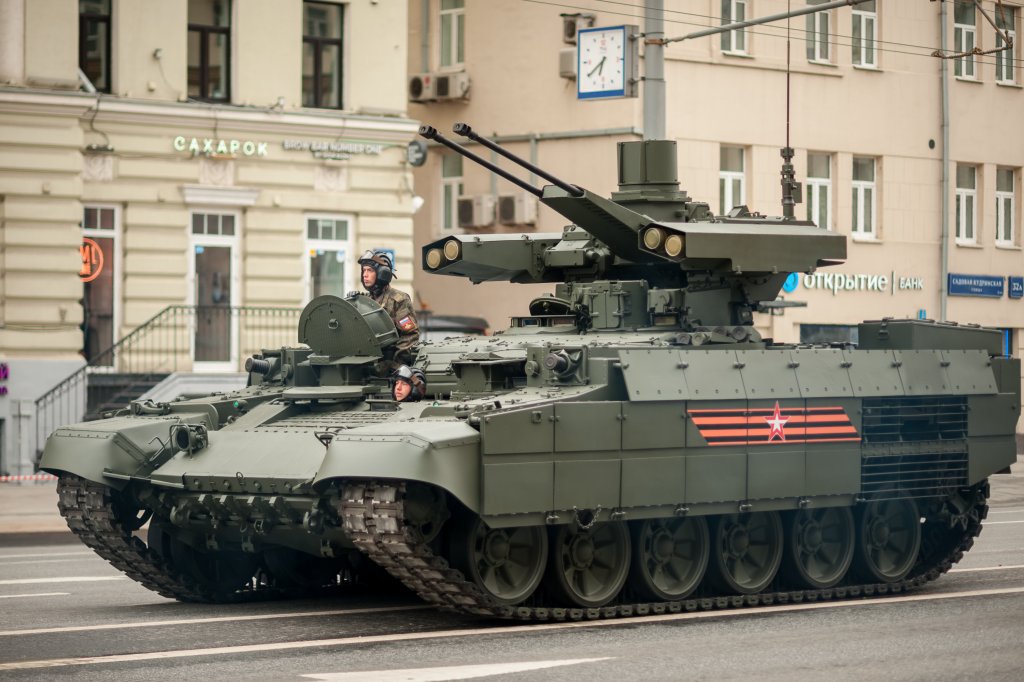 Руската държавна телевизия показа на 2 декември няколко БМПТ машини, присъединени към 90-а танкова дивизия в Челябинска област на Урал.
