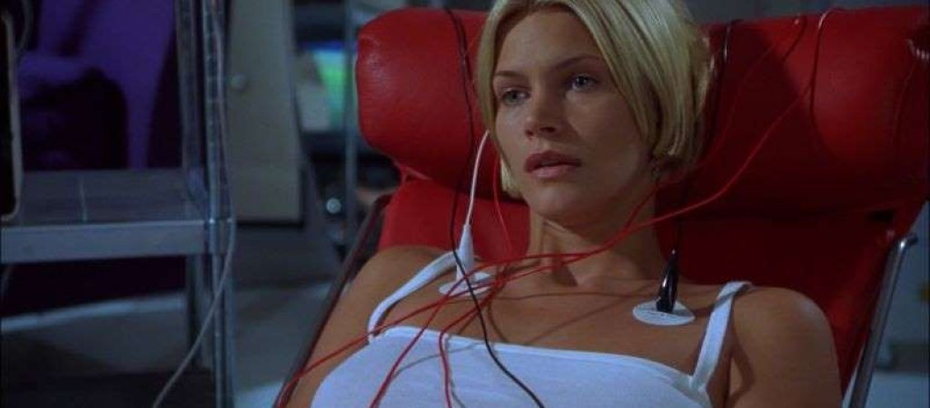 3. “Видове 2” 1998 

Smart рейтинг: 11,43 

Полуизвънземна жена търси полуизвънземния мъж, от когото е бременна, след като той я е изнасилил.