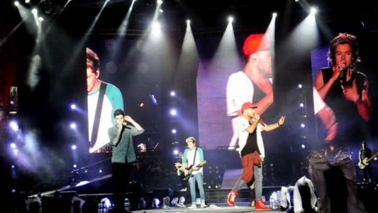 12. One Direction – Where We Are Tour – $290,178,452
One Direction е един от най-печелившите експерименти в поп музиката. От 2010 г. насам групата е продала над 6,5 млн. копия от албумите си само в САЩ. Това обяснява и колосалният успех на турнето на момчешката банда през 2014 г.
