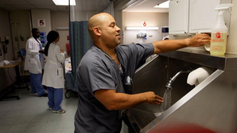 Фелдшерът, който уби 84 пациенти