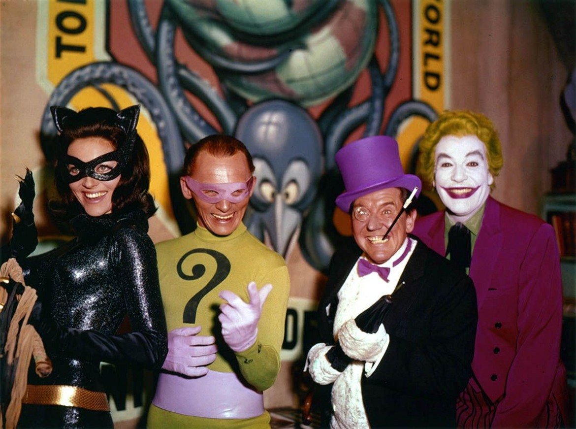 Лий Мериуедър ("Батман", 1966 г.)

Малко след края на първи сезон на сериала Batman по кината се появява и филм по него, познат и като Batman: The Movie. Тъй като Нюмар по това време има други ангажименти, ролята във филма поема актрисата Лий Мериуедър.