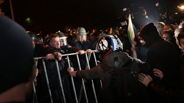 Праз, яйца и тоалетна хартия по парламента