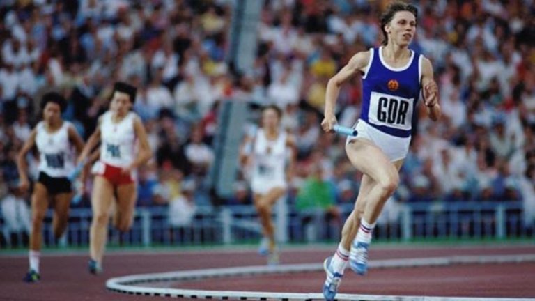 Марита Кох, 400 м

Прочутата спринтьорка от ГДР е поставяла в кариерата си 30 световни рекорда на открито и в зала. Олимпийска и четирикратна световна шампионка, Кох става първата жена, пробягала 200 м под границата от 22 сек. Нейният рекорд в бягането на 400 м от 6 октомври 1985 г. в Канбера, Австралия, остава ненадминат и досега. С време от 46.60 сек германката бие предишното най-добро постижение на чехкинята Кратохвилова. Марита Кох и до днес се кълне, че не е близвала допинг. И то въпреки разкритията, че тъпченето на спортистите със забранени стимуланти в ГДР е било държавна политика, провеждана по линия на тайните служби ЩАЗИ.
