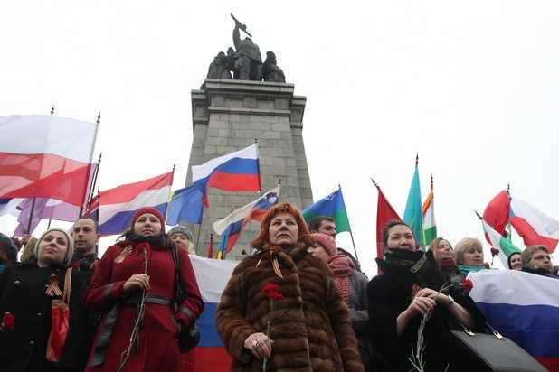 Организатор на акцията за защита на историческите паметници е международният младежки форум "Младежта строи бъдешето"