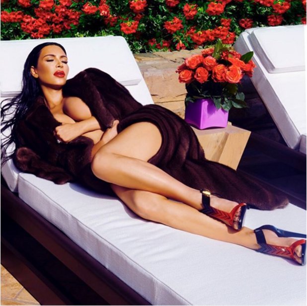 Снимки на Кардашиян от Instagram от модна фотосесия с латексово облекло