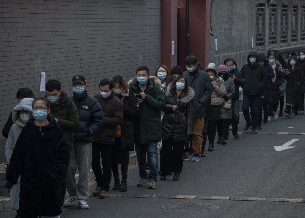 Масово COVID тестване в Пекин: 2 млн. души за 48 часа (снимки)
