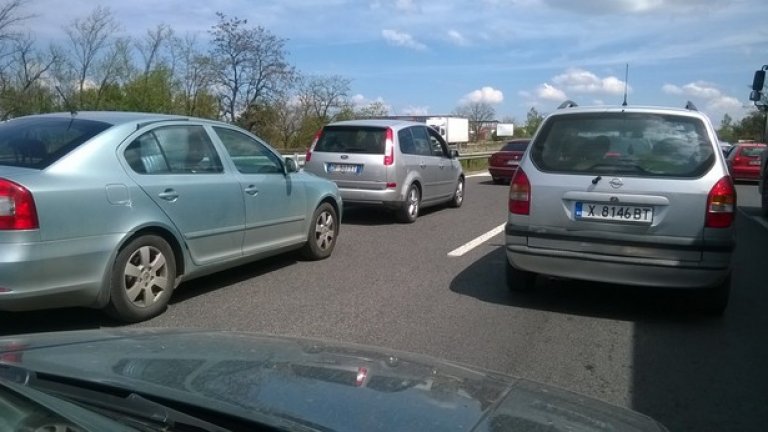 Вижте кой прави всички малки и големи задръстеняци - на глупаци