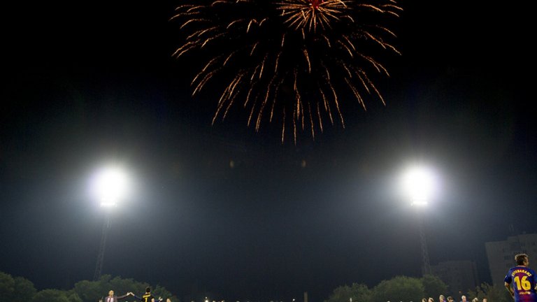 Футболният празник завърши с красива заря, която озари нощното небе под Аязмото