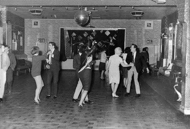 "Бийтълс" свирят само пред 18 души в клуб през декември 1961-та. Те ще станат известни само след година и половина