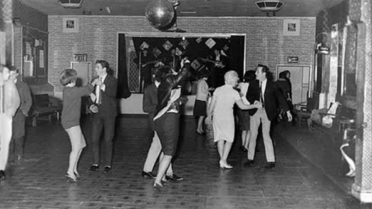 "Бийтълс" свирят само пред 18 души в клуб през декември 1961-та. Те ще станат известни само след година и половина