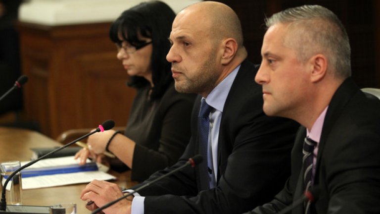 Русия демонстративно отложи планирана среща с българска правителствена делегация за "Южен поток". Малко по-късно от Министерството на икономиката обявиха, че на 19 декември ще има разговор с руската страна, но няма да се проведе в Москва, а дистанционно.