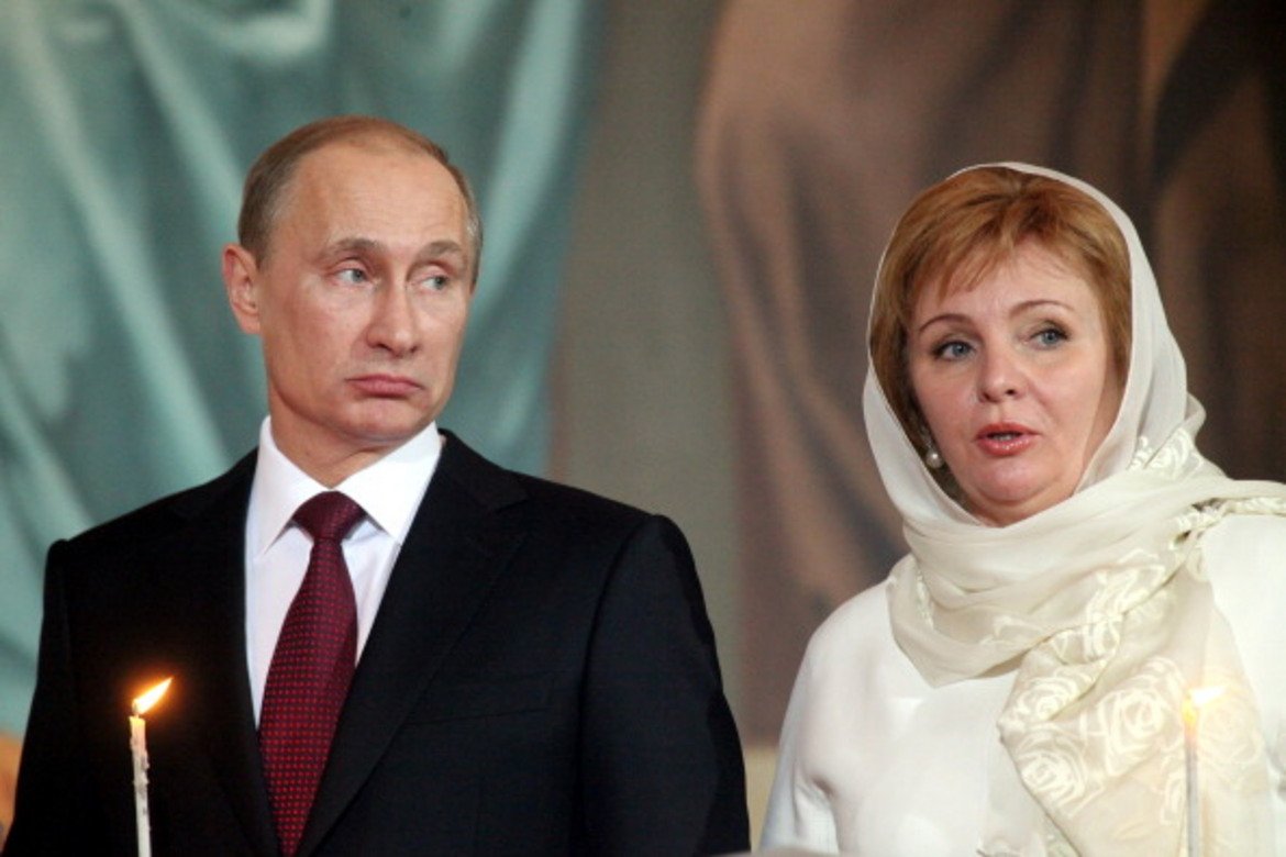 Бившата съпруга на Путин печели милиони от наеми благодарение на имението "Волконский"
