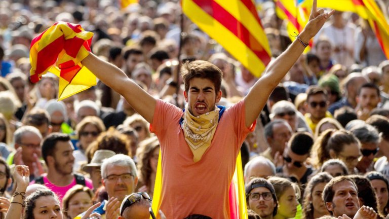 В събота се очаква властите в Мадрид да пристъпят към временно отменяне на автономията на Каталуния