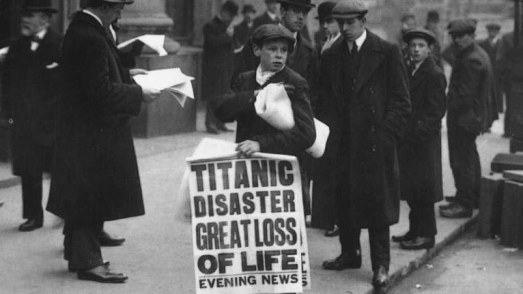 Titanic_newsboy