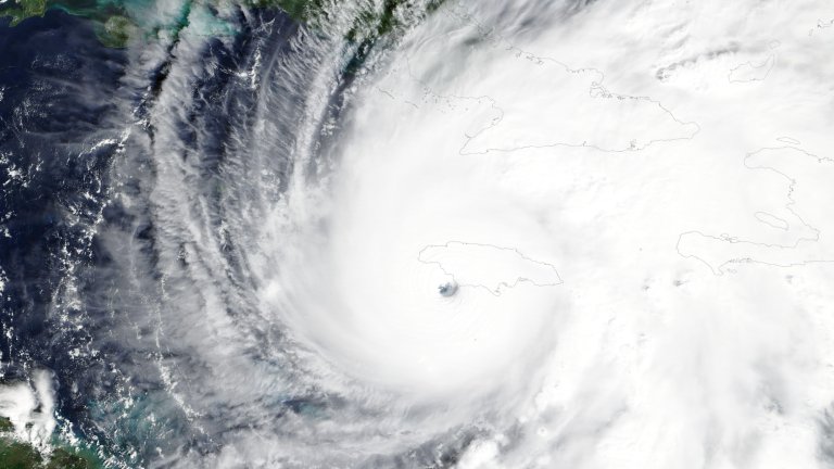 Ураганът "Мелиса" удари Ямайка с ветрове от близо 300 км/ч, следва Куба