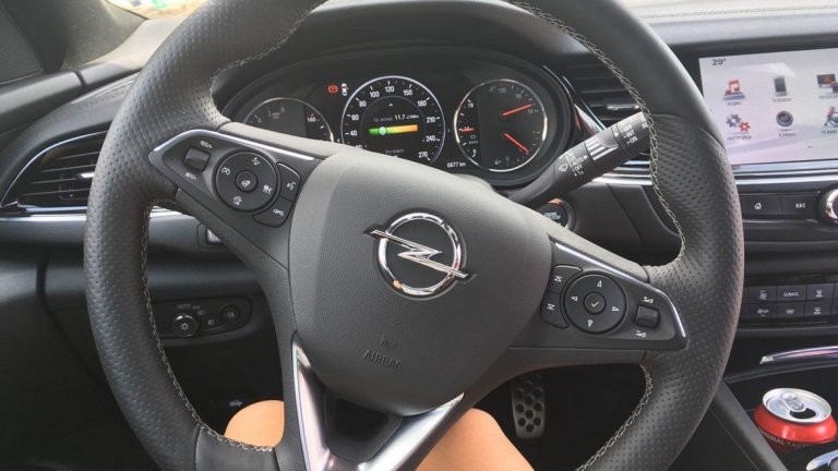 Като стана дума за саунд системата, трябва да упоменем, че инженерите от Opel са изпипали детайлите до степен обсесивно-компулсивно разстройство